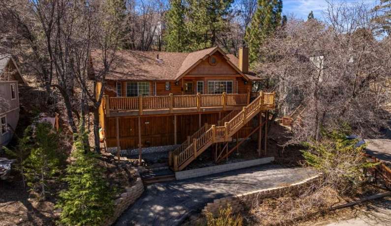 487 Villa Grove Avenue